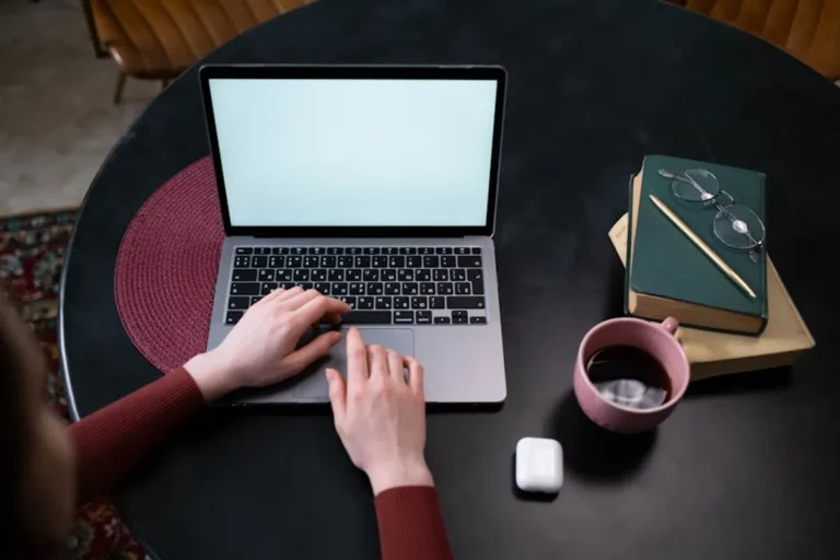 How to Write a Book Review That Helps Readers